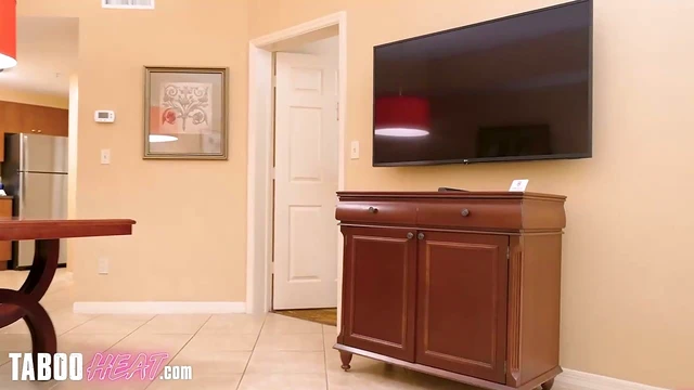 Luke Seduces & Fucks Sexy Macy in Hypnotizing Reality Sex Scene