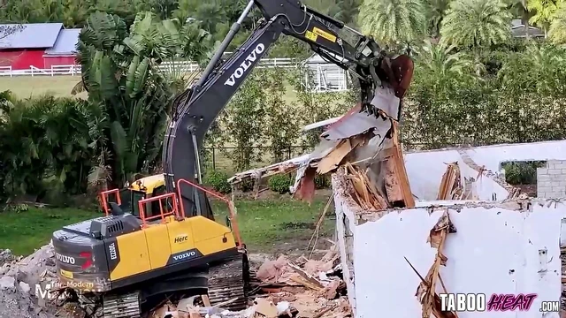 Cory Chase Marvelously Takes On Multiple Dicks In Hot Group Sex