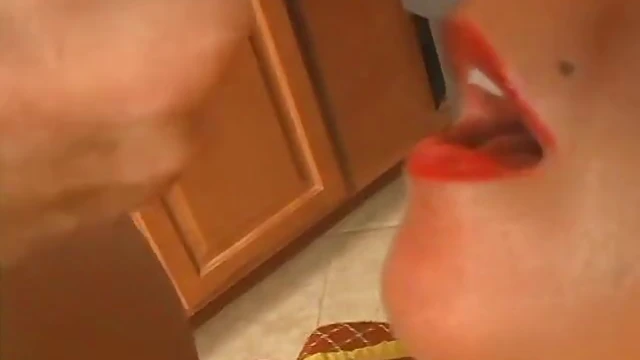 Seductive Mature Lady Gets Fingered Before Hot Cunt Pounding Action