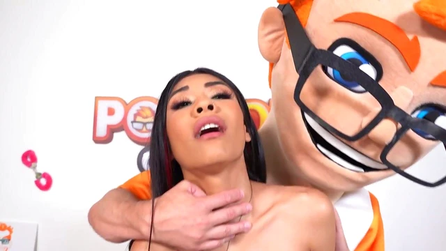 Reina Heart Excitedly Sucks Porn Dude’s Big Cock Deep