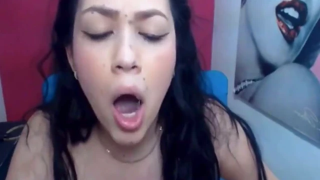 Hot Brazilian Chick Masturbates Live On Webcam, Loving Every Moment