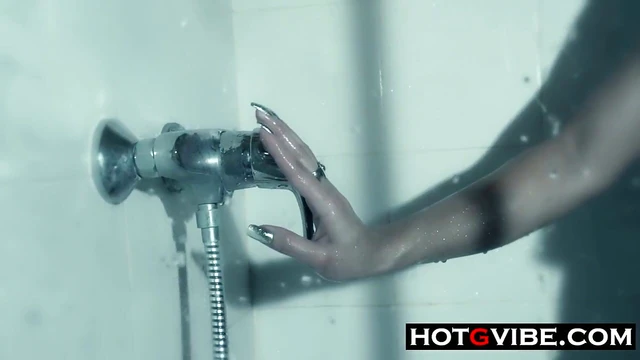 Public Beach Orgasm: Making Her Pussy Squirt Amidst Sunbathers