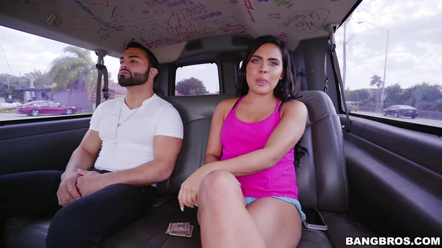 Sexy Amateur Cutie Gabby Drops Clothes for Cash-Sex Thrill