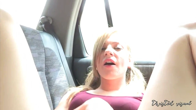 Sensual Dahlia Sky Gets Pleasured by Sexy Dana Vespoli's Fingers Expertly