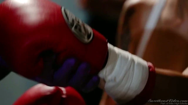 Alexis Texas Gets Pussy Eaten Out by Dana Vespoli Expertly