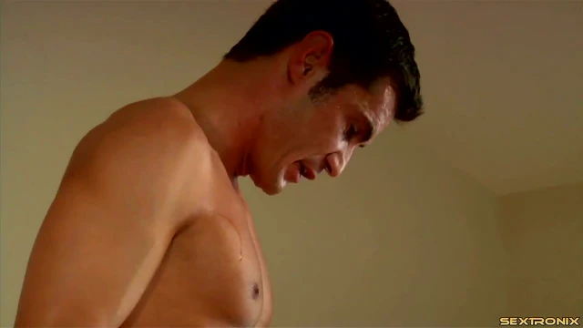 Seductive Rebecca Linares Raises Ass for Tempting Anal Adventure