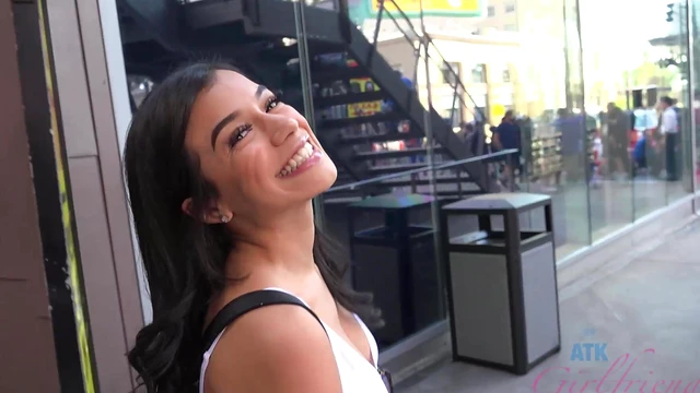 Savannah Sixx's Brunette Pleasures & Candid Anal Sex Chat