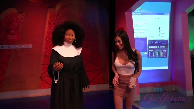 Savannah Sixx's Brunette Pleasures & Candid Anal Sex Chat