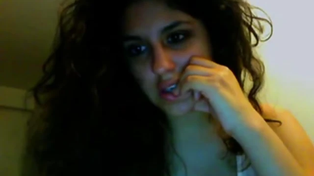 Sexy Latina Tempts With Plump Lips Before Hot Oral Pleasure Ride