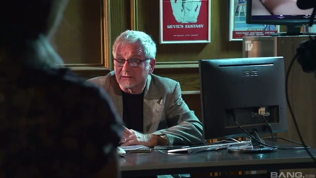 Sultry Latina Audrey Royal Gives Head Before Riding Him Hard