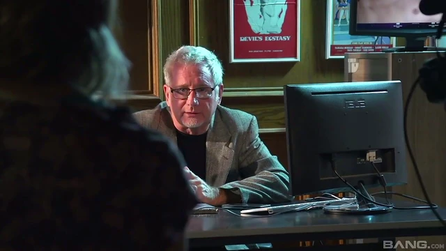 Sultry Latina Audrey Royal Gives Head Before Riding Him Hard