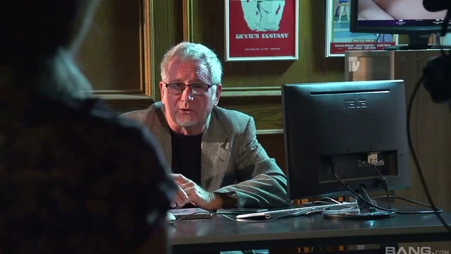 Sultry Latina Audrey Royal Gives Head Before Riding Him Hard