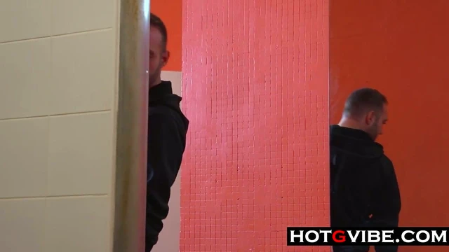 Spanish Beauty Soaks Wet Crowd With Juicy Public Squirts