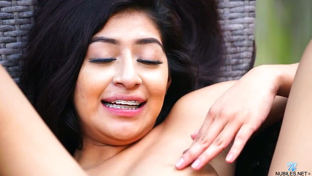 Binky Beaz Amateur GF Fingers Pussy Outdoors Seductively