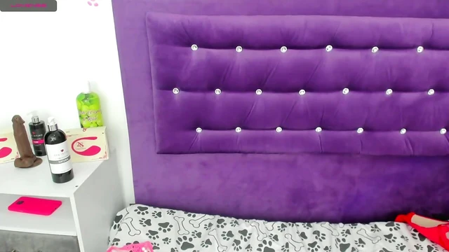 Sensual Brunette Lesbo Gets Her Pussy Nicely Fingered by Alison Jackie