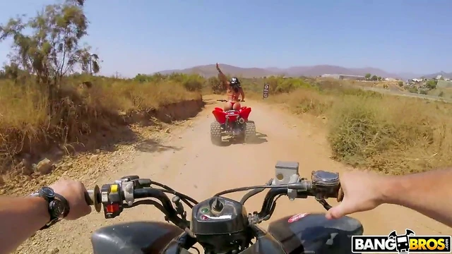 Luna Star's Bubble Butt Gets Fucked Hard Outdoors Under Moonlight