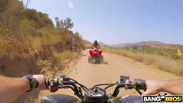 Luna Star's Bubble Butt Gets Fucked Hard Outdoors Under Moonlight