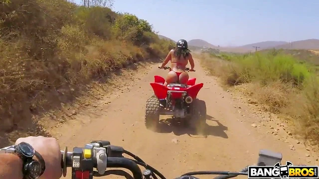 Luna Star's Bubble Butt Gets Fucked Hard Outdoors Under Moonlight