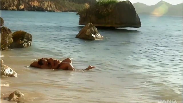 Tera Patrick Gets Rough Dicked by the Sea on Her Beach Date