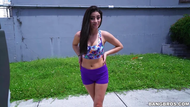 Amateur Beauty Jasmine Opens Her Legs For A Steamy Quick Fuck