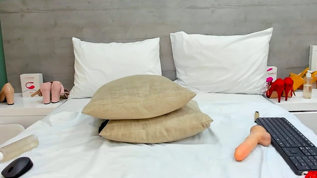 Karla Lewis with Big Natural Tits Pleasures Her Cunt Sensually