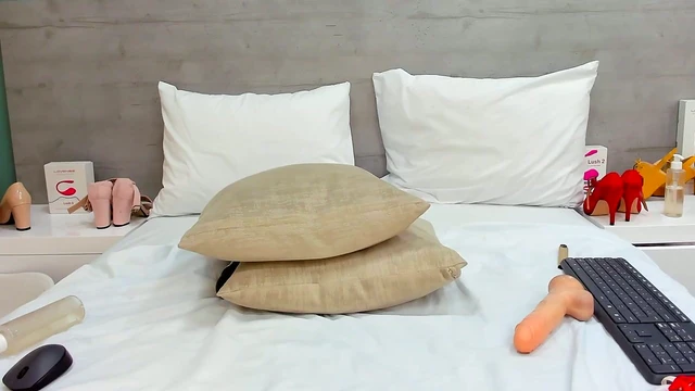 Karla Lewis with Big Natural Tits Pleasures Her Cunt Sensually