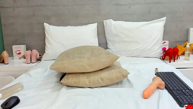 Karla Lewis with Big Natural Tits Pleasures Her Cunt Sensually