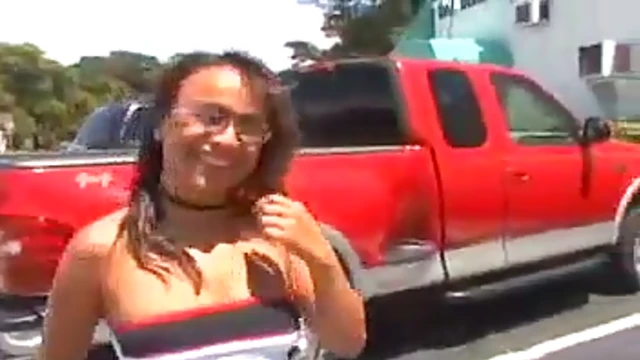 Hot Latina Amateur Deeply Sucks Dick in Real-Life Sex Scene