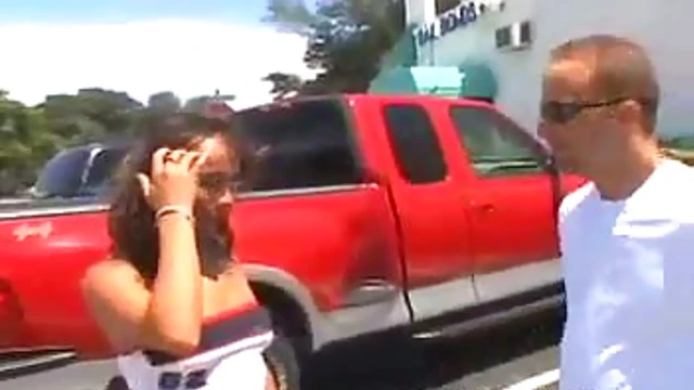 Hot Latina Amateur Deeply Sucks Dick in Real-Life Sex Scene