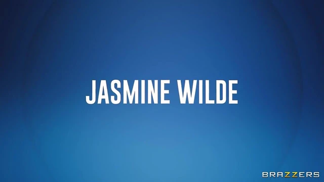 Ella Knox Flexes Her Body While Getting Licked By Jasmine Wilde