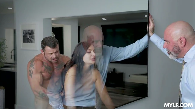 Seductress Alexa Payne Spreads Legs Wide Open For Steamy Love Making