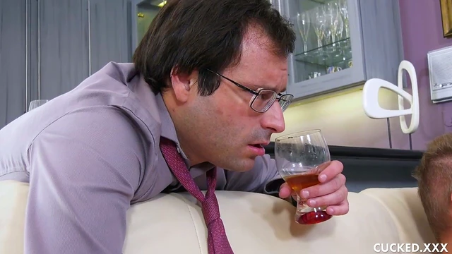 Safi Ryan Cuckolds Her Husband with Well-endowed Stranger's Massive Cock