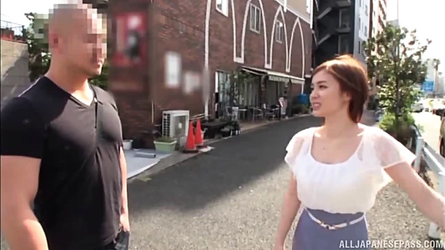 Lucky Amateur Guy Gets Sexy Titjob From Hot Asian Babe In Van