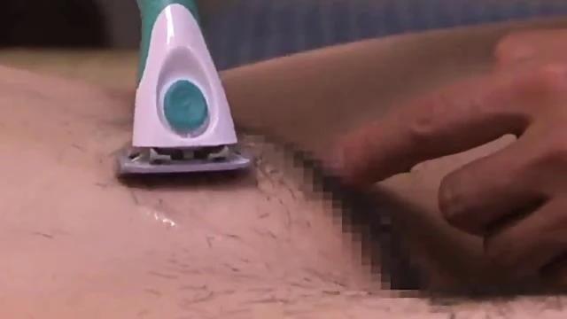 Erika Takeshi Laid Out Gets Hot Pussy Skimmed Smoothly By Razor