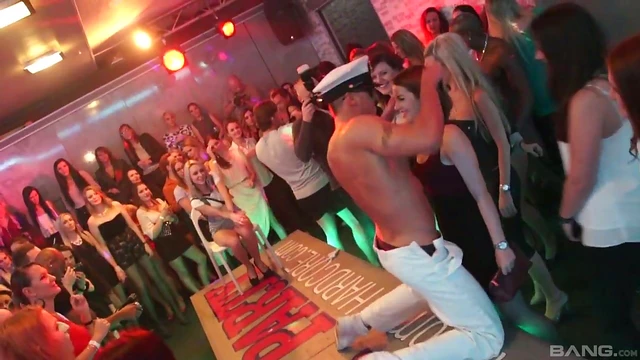 Horny Ladies Get Turned On by Striptease & Wild Dancers at Club Nightlife Extravaganza