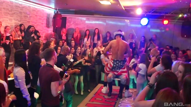Horny Ladies Get Turned On by Striptease & Wild Dancers at Club Nightlife Extravaganza