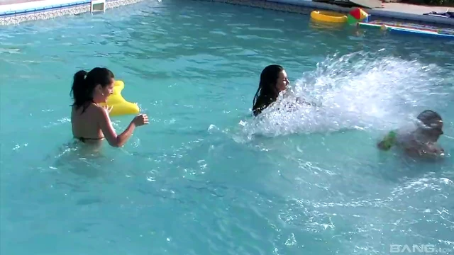 Juicy Pearl and Friends Dive Into Toy-Filled Pussy Pleasure Party Delight