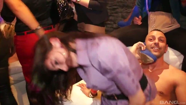 Cute Club Sweetheart Gets Bang Hard & Hot Cumshot Delightfully