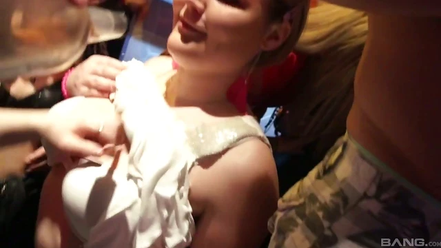 Seductive Babes Temptingly Agree to Playful Moments With Thick Cocks