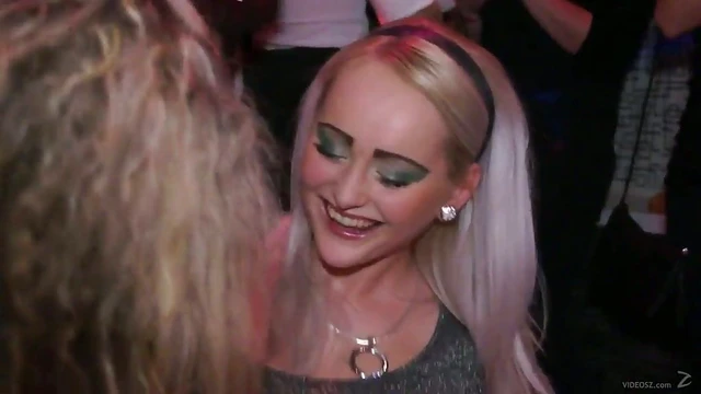 Hot Babe Sucking Cock Before Orgasmic Cunt Sex Fest at Wild Party