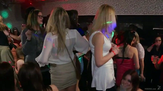 Hot Babes Enjoy Wild Group Sex Party Sucking Cock & Fucked Hard