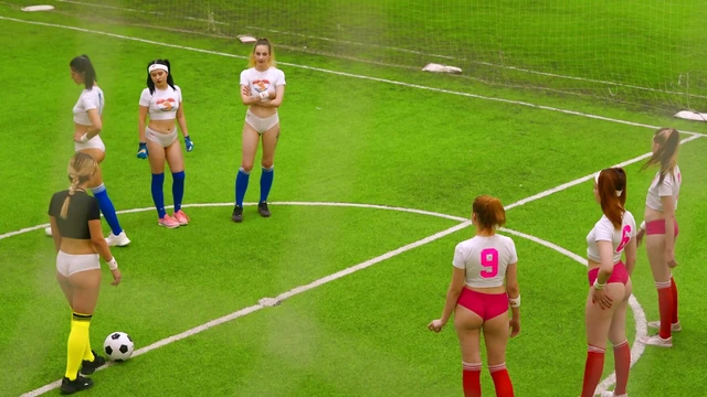 Siren's Desire: Passionate Lesbian Group Fingering With Sirena & Kitsune