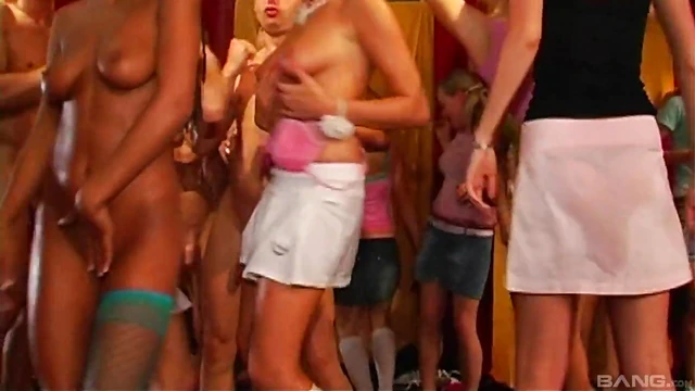 Hot Party Girls Dance Naked While Guys Take Turns Giving Loads