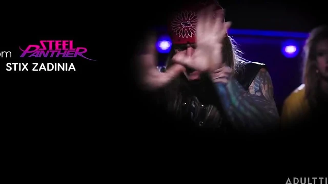 Lesbian Foursome Sex Party Features Pussy Eating & Finger Orgasms