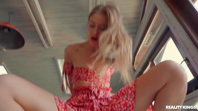 Slender Tiffany Gets First-Time Outdoor Anal Fuck With Passionate Partner