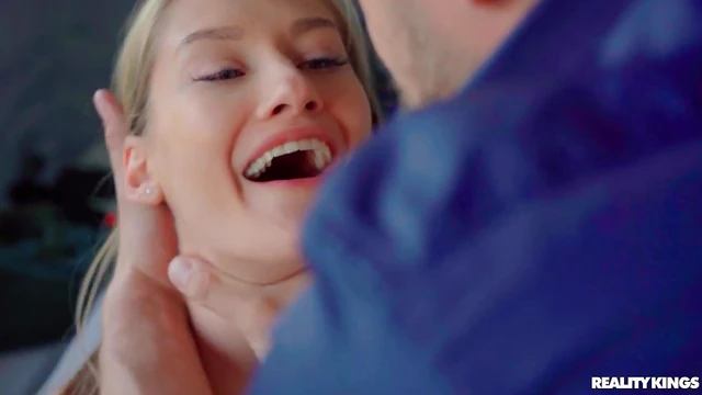 Slender Tiffany Gets First-Time Outdoor Anal Fuck With Passionate Partner