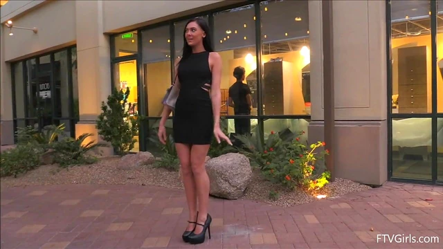 Sexy Extravagant Babe Thrills Herself Pushing Black Dildo Deep Inside Her Pussy