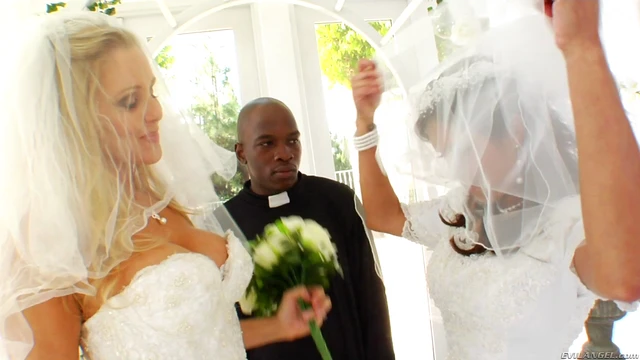 Lucky Groom Gets Jaw-Dropping Blowjob from Curvy Bride's Sexy Lips