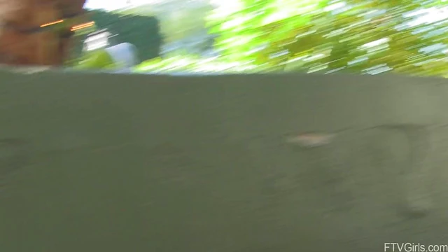 Ariane Shows Off by Pleasing Her Juicy Pussy Solo in Public