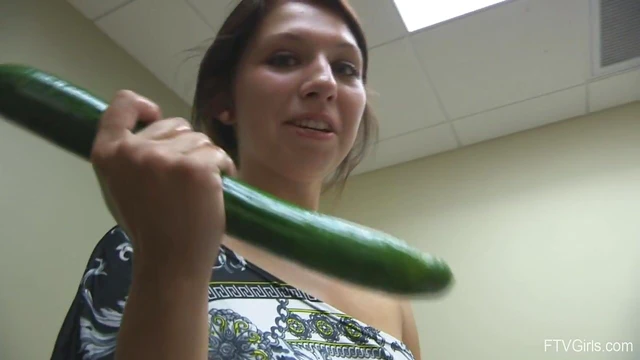 Brunette Solo Star Ariana Fingers Her Juicy Cunt Delightfully Wet